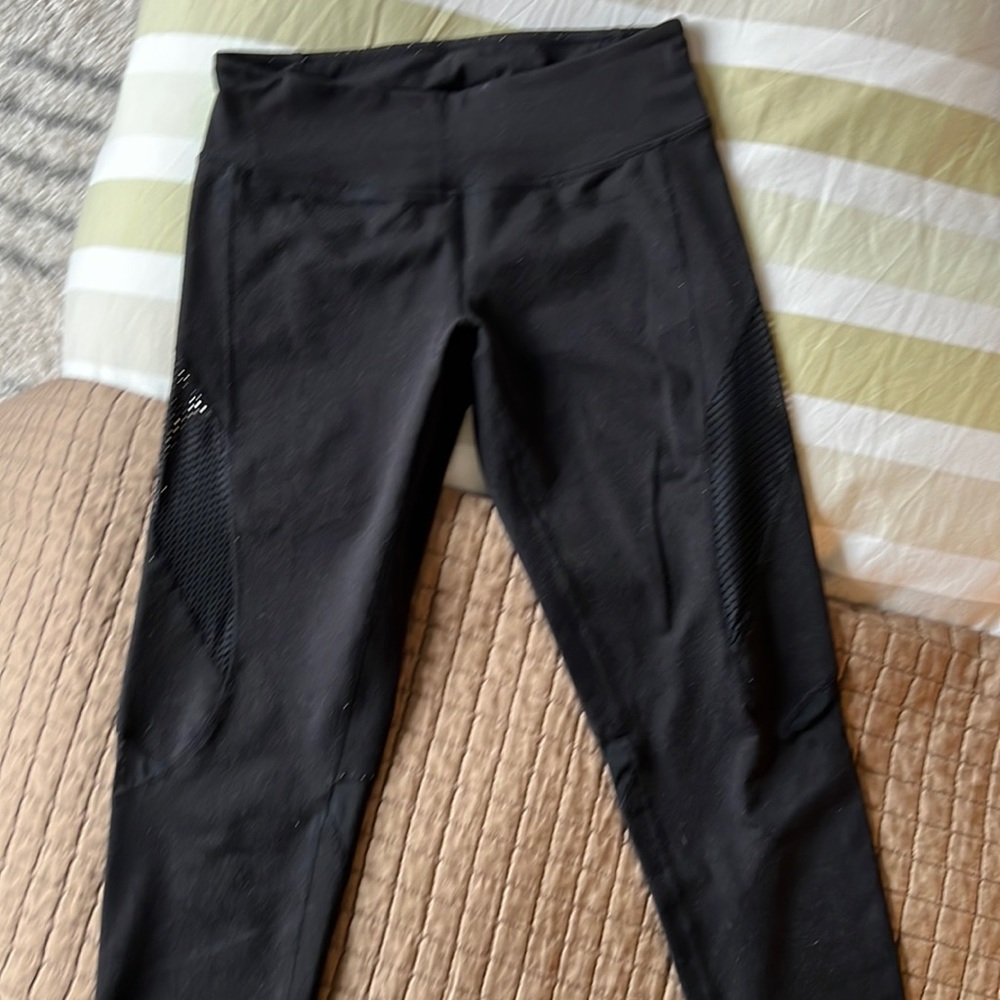 Zella black capri leggings with perforated and mesh accents S